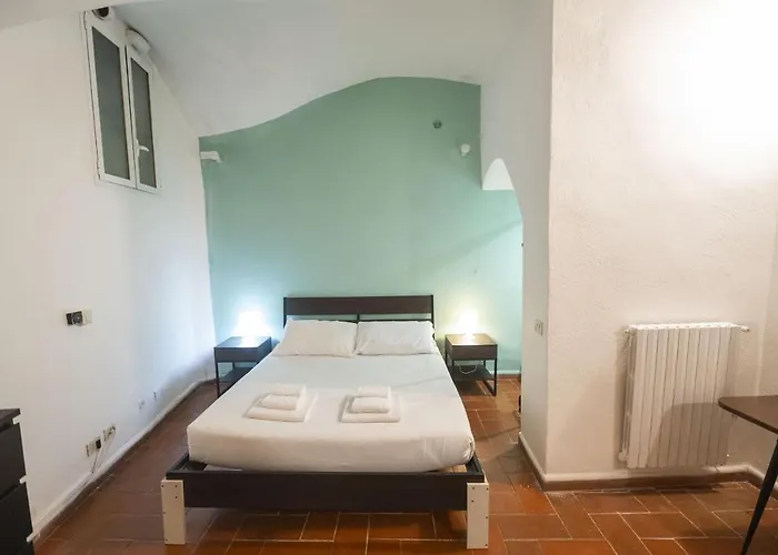 Campo De Fiori Grotto Apartment
