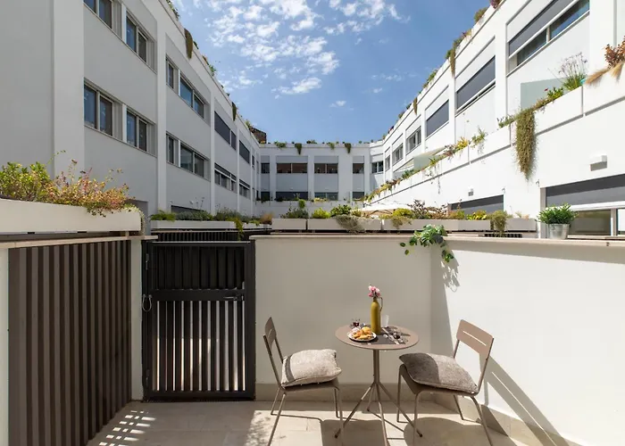Iflat Modern Sunlit Studio Apt By The Colosseum